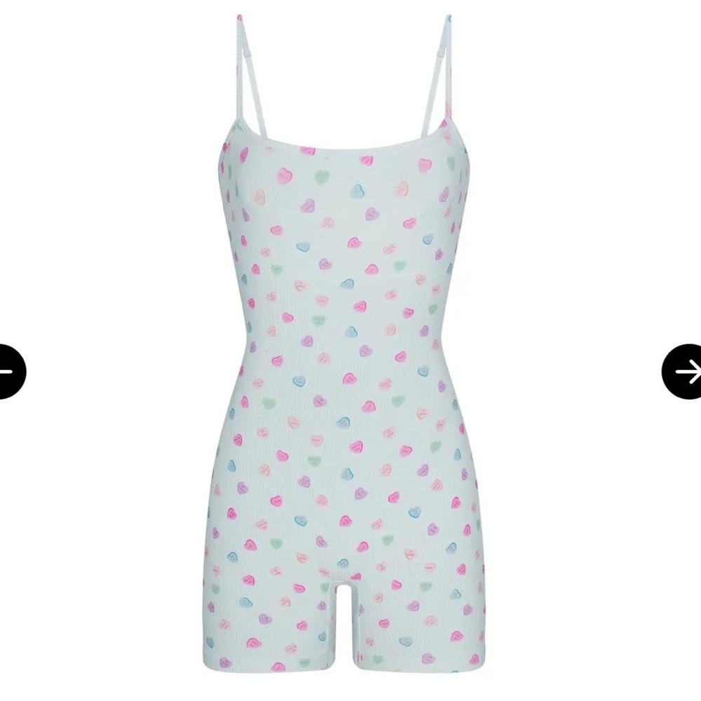 NWT SKIMS SOFT LOUNGE SCOOP ONESIE CLOUD CANDY HEART PRINT